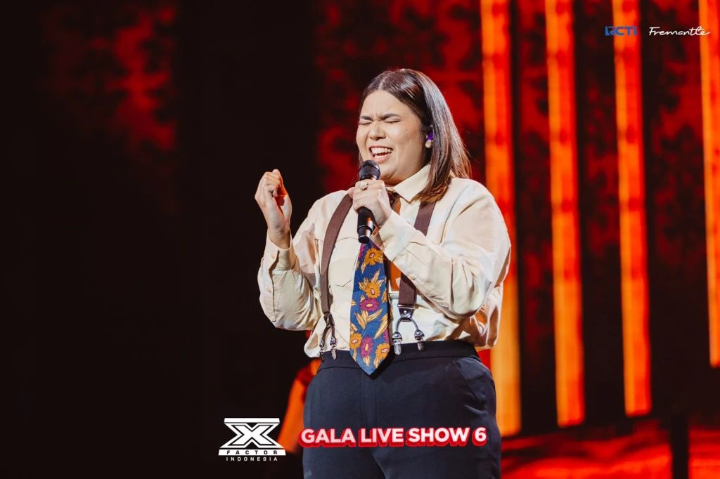 Marisa Aprilliyana performing
