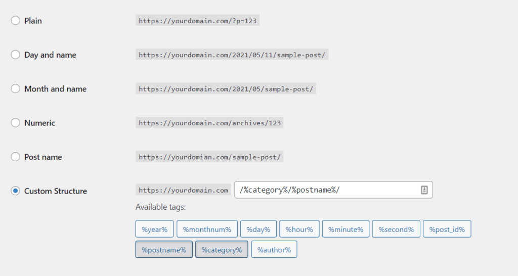 Selecteer onder Algemene instellingen de optie Aangepaste structuur en zet de tags %categorie% en %postnaam% aan.
