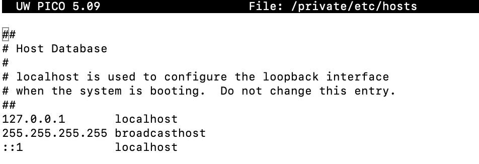 La ventana de la terminal muestra el archivo de hosts original que se abre con el editor de texto nano. Aquí los usuarios pueden agregar una dirección IP específica para asignarla a un dominio específico.